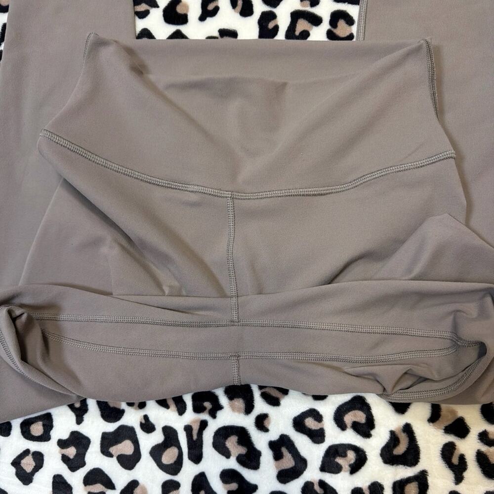 Aritzia Tna Golden Butter Cheeky High Rise Leggings Taupe Yoga Gym Pants Size 8 - Picture 9 of 9